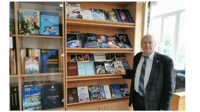 Тематична книжкова виставка «Україна космічна»