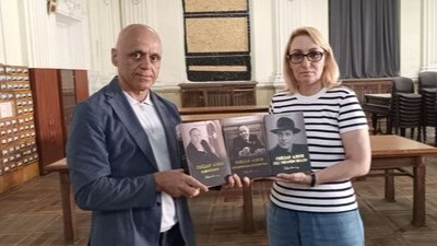 Почесний консул Азербайджану в Харкові подарував бібліотеці книги