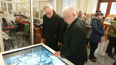 Екскурсія виставкою «Фотоархів УФТІ: діалог часу»