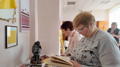 Смартфон українською: бібліобус завітав до Індустріального терцентру