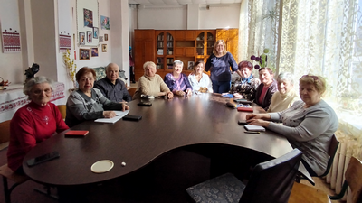 «Апдейтни софт, щоб не глюкнув девайс», або як спілкуватися з онуками про смартфон