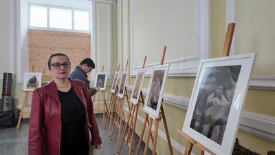 «Код нації»: у бібліотеці Короленка відкрили виставку до Дня вишиванки